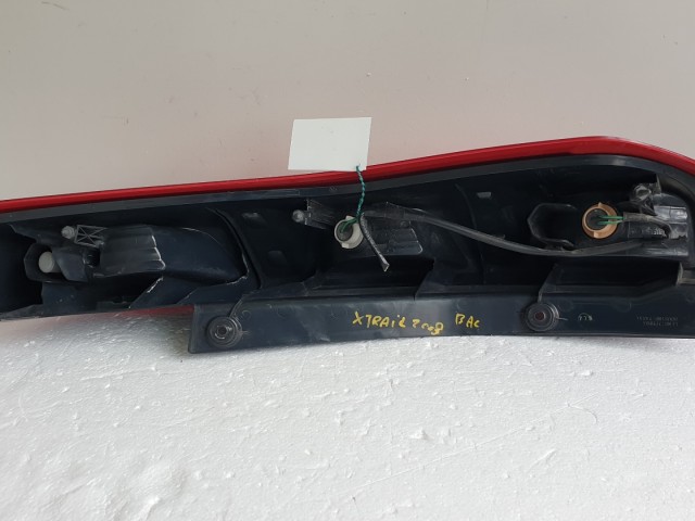 512147 Nissan X Trail 2008, Bal Hátsó Lámpa, 220-63929.