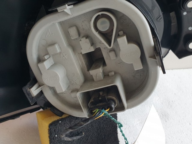 512581 Fiat Bravo 2, 2008, Jobb Hátsó Lámpa, 51757542.