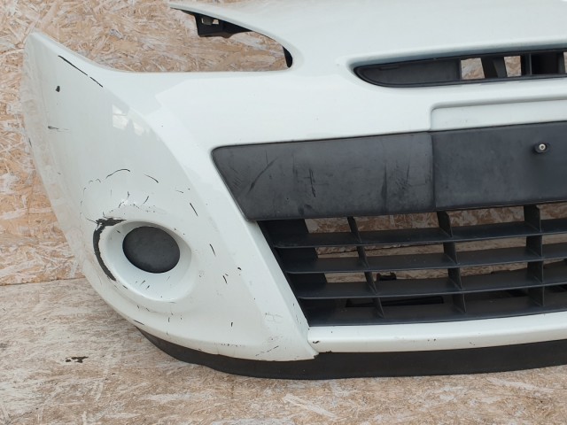 512596 Renault Clio 3, 2011, Első Lökhárító, 185 ös, 8200799930.