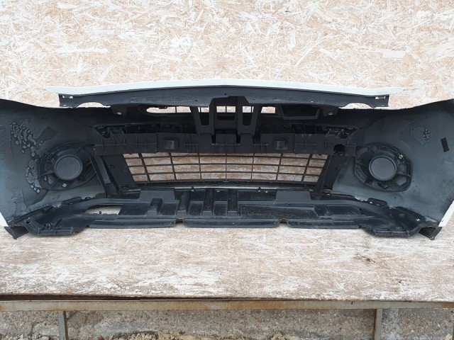 512596 Renault Clio 3, 2011, Első Lökhárító, 185 ös, 8200799930.