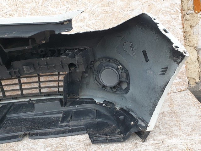 512596 Renault Clio 3, 2011, Első Lökhárító, 185 ös, 8200799930.