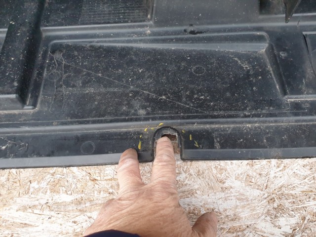 512596 Renault Clio 3, 2011, Első Lökhárító, 185 ös, 8200799930.