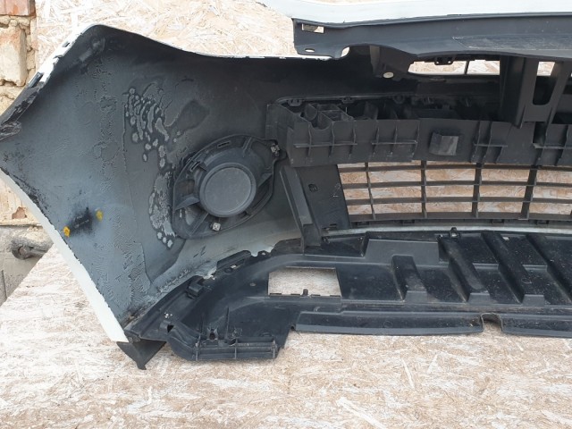 512596 Renault Clio 3, 2011, Első Lökhárító, 185 ös, 8200799930.