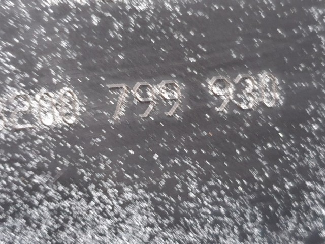 512596 Renault Clio 3, 2011, Első Lökhárító, 185 ös, 8200799930.