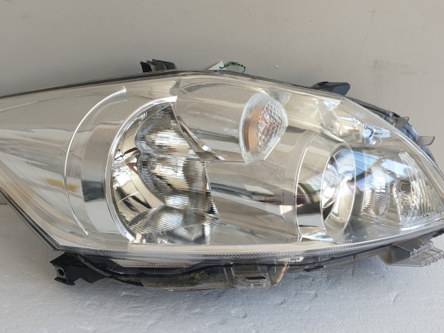 512600 Toyota Auris 2012, Jobb Projektoros Lámpa, Fényszóró. 81110-02A90.