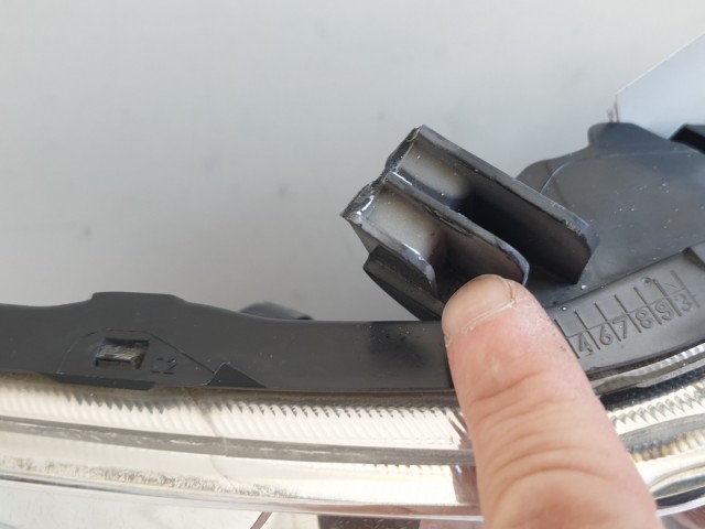 512600 Toyota Auris 2012, Jobb Projektoros Lámpa, Fényszóró. 81110-02A90.