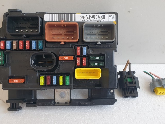 512456 Peugeot 207, 2009, Biztosítéktábla, Bsm 00, R09. Valeo. 9664997880.