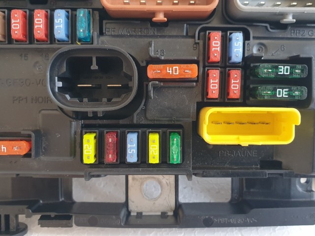 512456 Peugeot 207, 2009, Biztosítéktábla, Bsm 00, R09. Valeo. 9664997880.