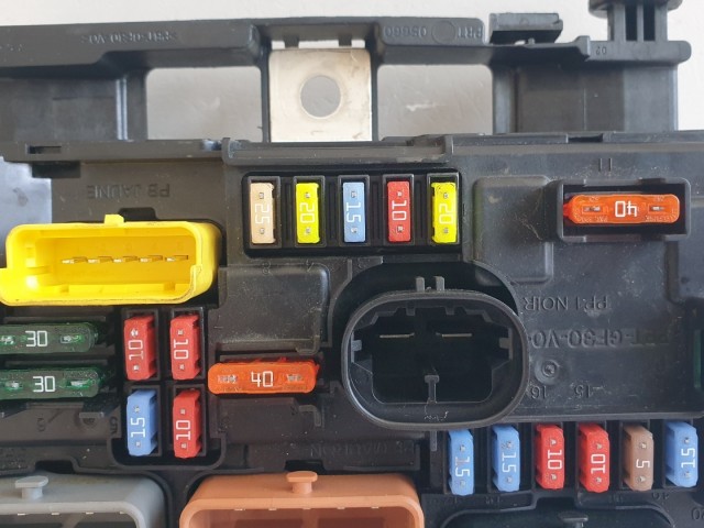 512458 Peugeot 207, Biztosítéktábla, 9667199780, R09, Bsm 00. Valeo.