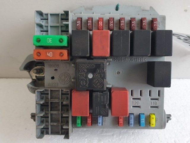 512462 Fiat Bravo 2, 2009, Külső Biztosítéktábla, 51775686.