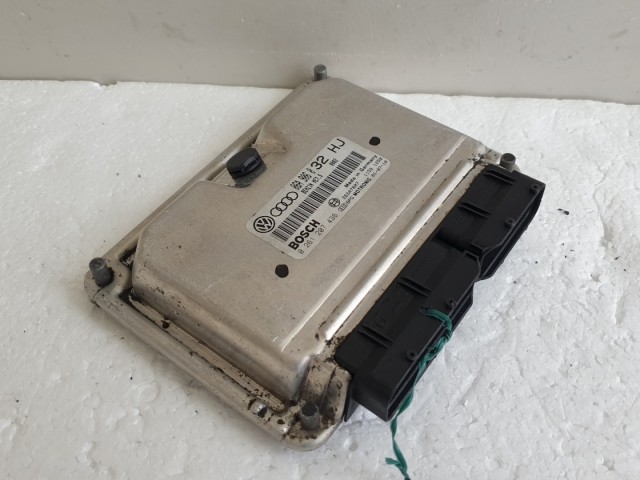 512348 Audi A3, 1.8 Turbó, Motorvezérlő, 06A906032, 0261207436, Ecu.