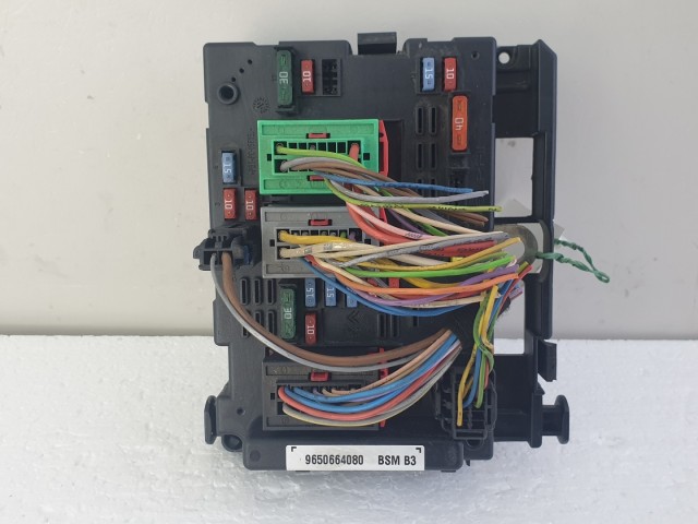 512529 Peugeot 206, Külső Biztosítéktábla, 9650664080. BSM B3.