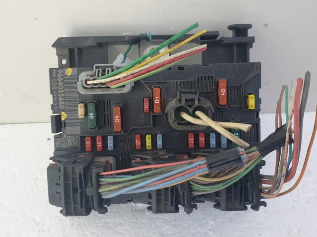 512534 Citroen C4 Picasso, Biztosítéktábla, 9664055680, BSM L08. Delphi.