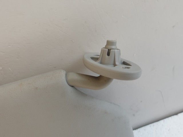 512557 Suzuki Ignis,  2006,  Bal Napellenző.