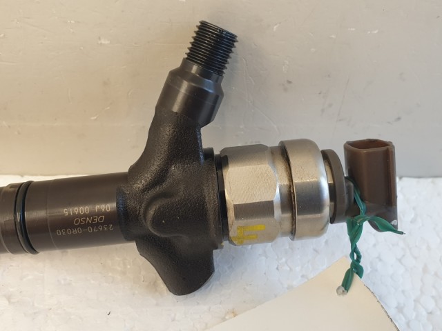 512622 Toyota Avensis 2.0.  Porlasztó, Injektor, 23670-0R030, Denso.