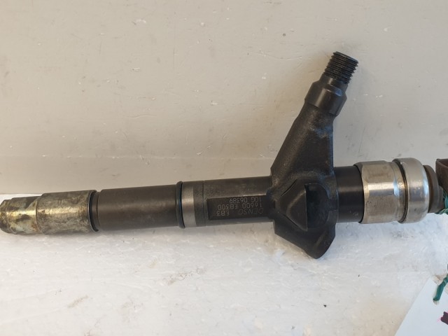 512628 Nissan Navara D40, 2008, Porlasztó, Injektor, 16600-EB300.