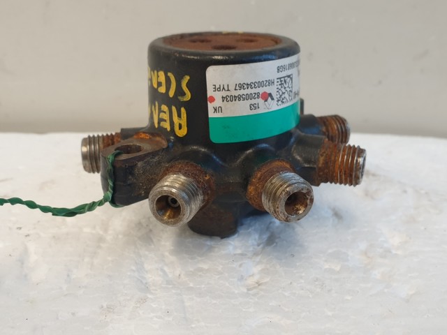 512632 Renault Scenic 2, Clio, Közös Nyomócső, Szeleppel, 93077511A.