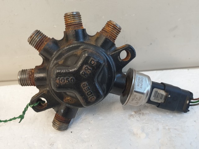 512632 Renault Scenic 2, Clio, Közös Nyomócső, Szeleppel, 93077511A.