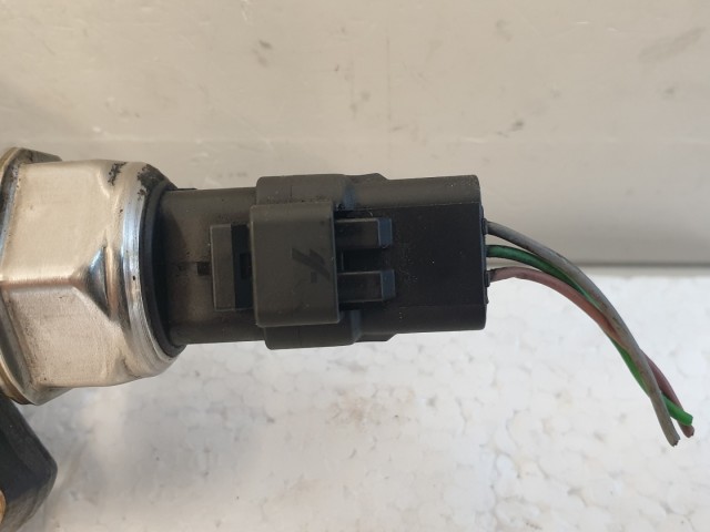 512632 Renault Scenic 2, Clio, Közös Nyomócső, Szeleppel, 93077511A.