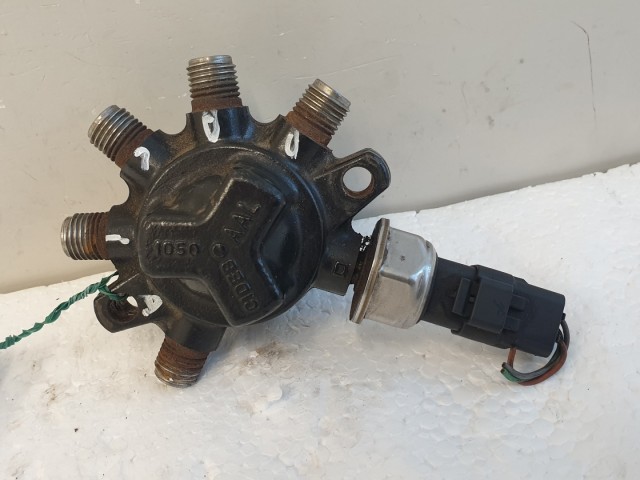 512633 Renault Scenic 2, Clio, Közös Nyomócső, Szeleppel, 93077507A