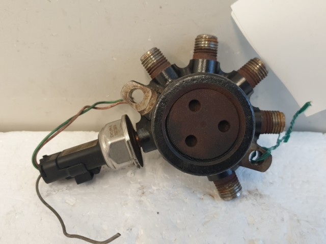 512634 Renault Megane 2, Közös Nyomócső, Szeleppel, 93077507A