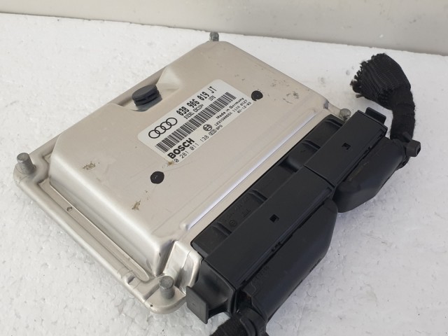 512688 Audi A4, D, 2002,  Motorvezérlő, 038906019JT, 0281011138. Bosch.