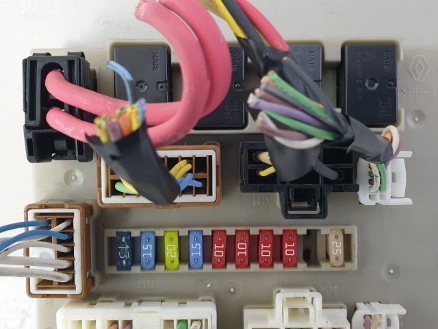 512692 Renault Clio 3, 2009, Külső Biztosítéktábla, 902663A,  