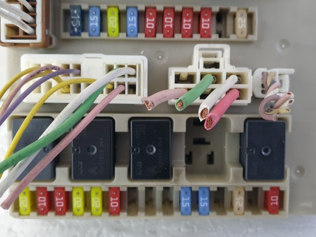 512692 Renault Clio 3, 2009, Külső Biztosítéktábla, 902663A,  