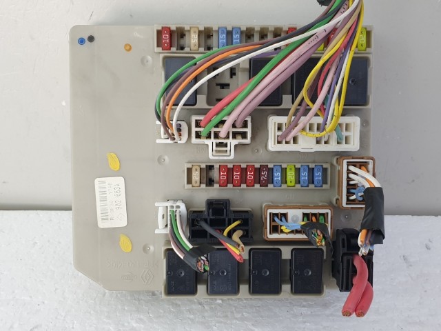 512693 Renault Clio 3, 2010, Külső Biztosítéktábla, 902663A,  