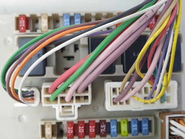 512693 Renault Clio 3, 2010, Külső Biztosítéktábla, 902663A,  