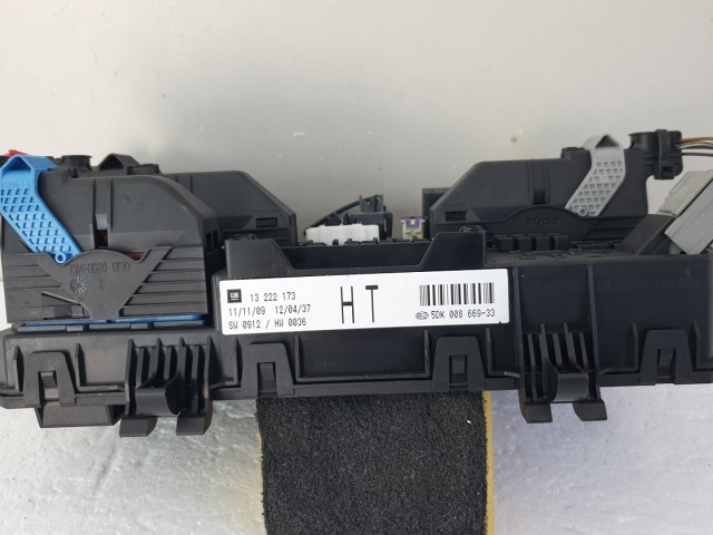 512694 Opel Astra H, 2010, Biztosítéktábla, Csomagtér, 13222173, 