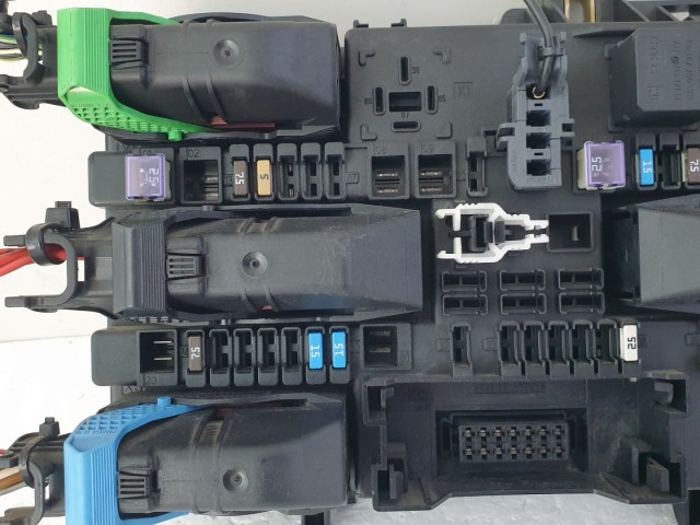 512694 Opel Astra H, 2010, Biztosítéktábla, Csomagtér, 13222173, 