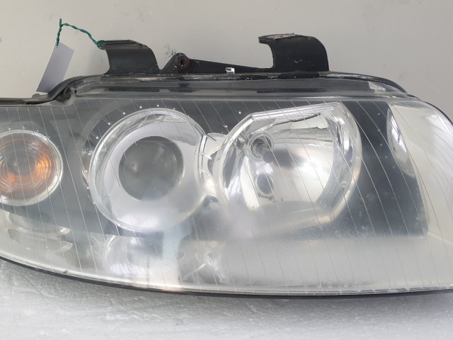 512792  Audi A4 B6, 2002, Jobb XENON Fényszóró, 8E0941004S. Lámpa. 