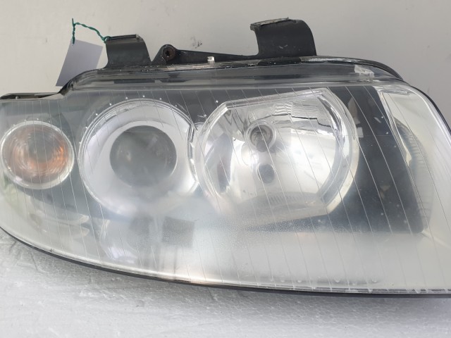 512792  Audi A4 B6, 2002, Jobb XENON Fényszóró, 8E0941004S. Lámpa. 