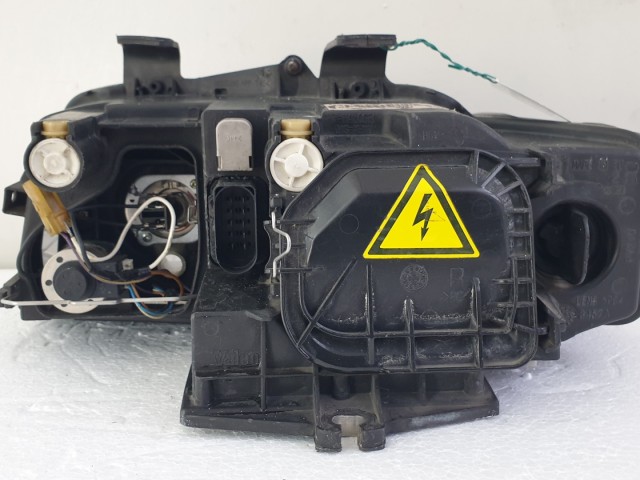 512792  Audi A4 B6, 2002, Jobb XENON Fényszóró, 8E0941004S. Lámpa. 