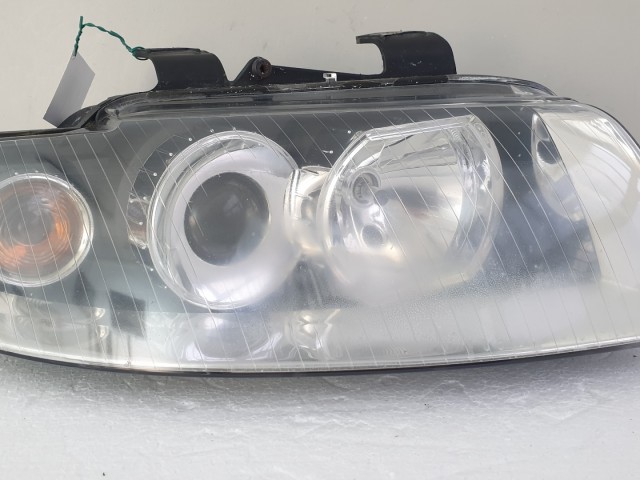 512792  Audi A4 B6, 2002, Jobb XENON Fényszóró, 8E0941004S. Lámpa. 