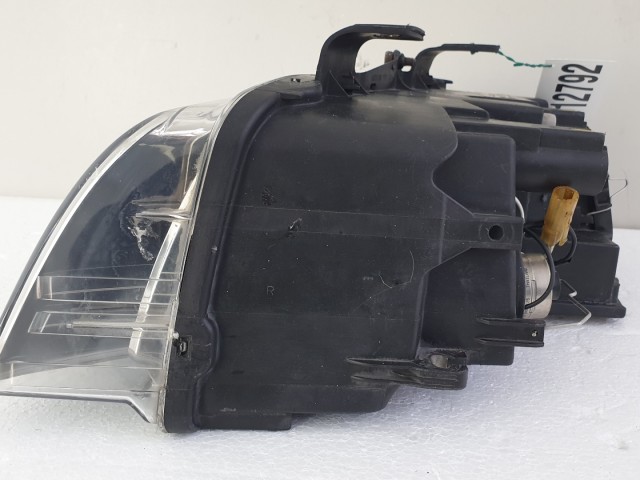 512792  Audi A4 B6, 2002, Jobb XENON Fényszóró, 8E0941004S. Lámpa. 