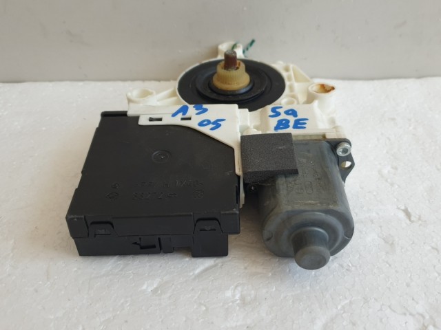 510999 Audi A3, 2005, Bal Első Ablakemelő Motor, 5 Ajtós, 8P0959801E.