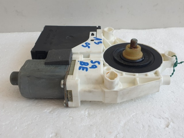 510999 Audi A3, 2005, Bal Első Ablakemelő Motor, 5 Ajtós, 8P0959801E.