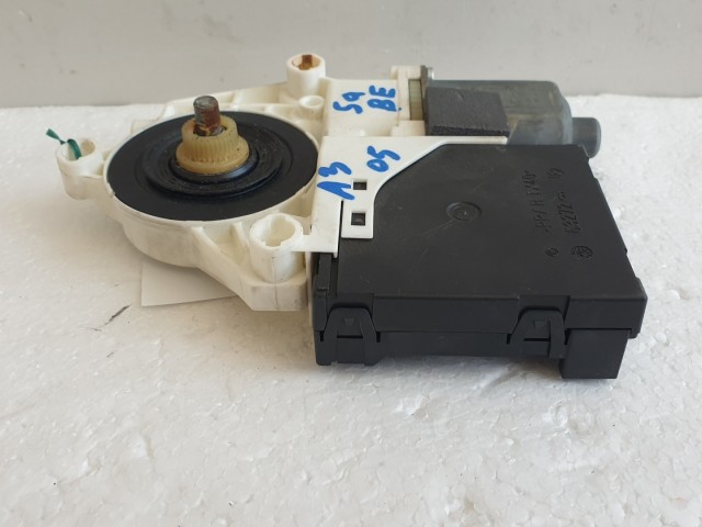 510999 Audi A3, 2005, Bal Első Ablakemelő Motor, 5 Ajtós, 8P0959801E.