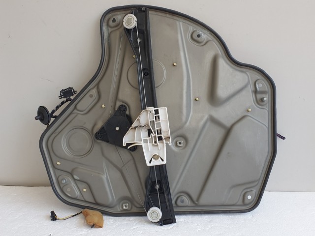 511006 Skoda Octavia 2, Kombi, Jobb Hátsó Ablakemelő Szerkezet, Elektromos.