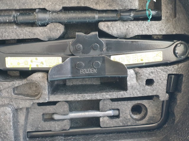 511010 Citroen C5, 2010, Emelő Szett, Kerék kulcs, Vonószem,  Kompletten.