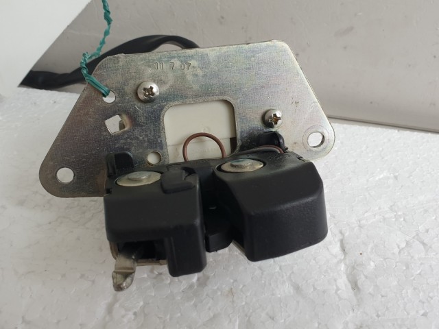 511983 Alfa Romeo 159 Sedan, 2007, Csomagtérajtó Zár.