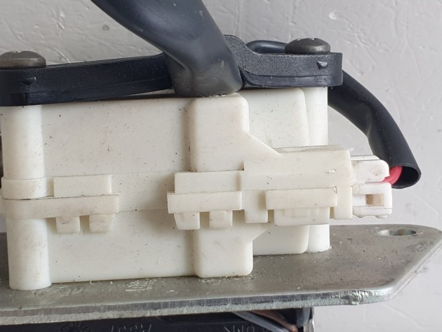 511983 Alfa Romeo 159 Sedan, 2007, Csomagtérajtó Zár.