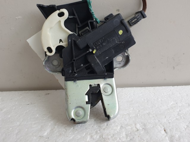 512000 VW Passat B6, 4 Ajtós, Csomagtérajtó Zár, 4F5827505D, Zárszerkezet.