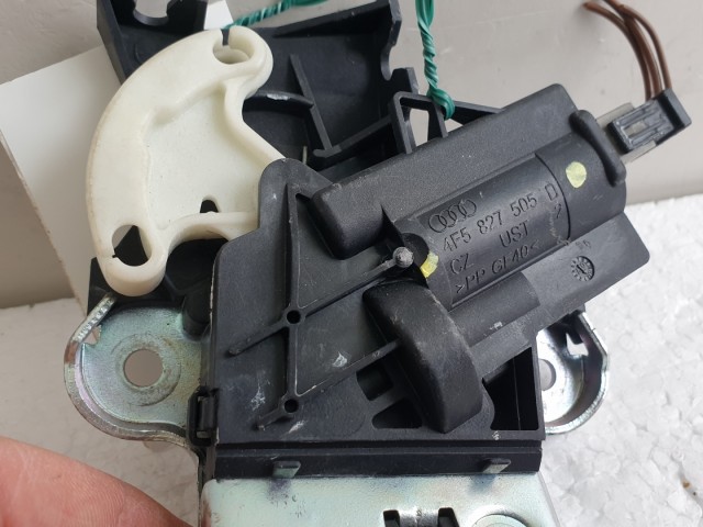 512000 VW Passat B6, 4 Ajtós, Csomagtérajtó Zár, 4F5827505D, Zárszerkezet.