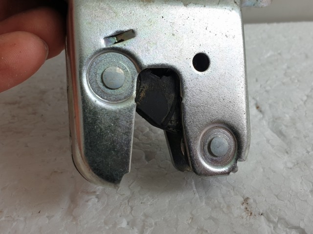 512000 VW Passat B6, 4 Ajtós, Csomagtérajtó Zár, 4F5827505D, Zárszerkezet.