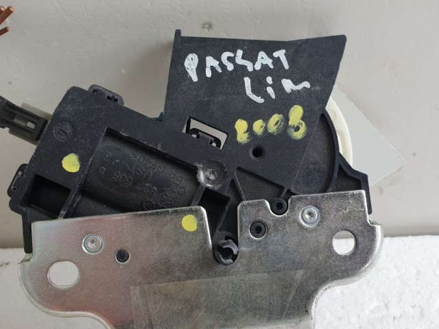 512000 VW Passat B6, 4 Ajtós, Csomagtérajtó Zár, 4F5827505D, Zárszerkezet.