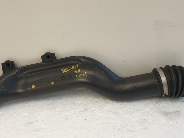 512502 Fiat Freemont, 2.0 Jtd, Levegőcső, Turbó-légszúrő között. 04627073AE.