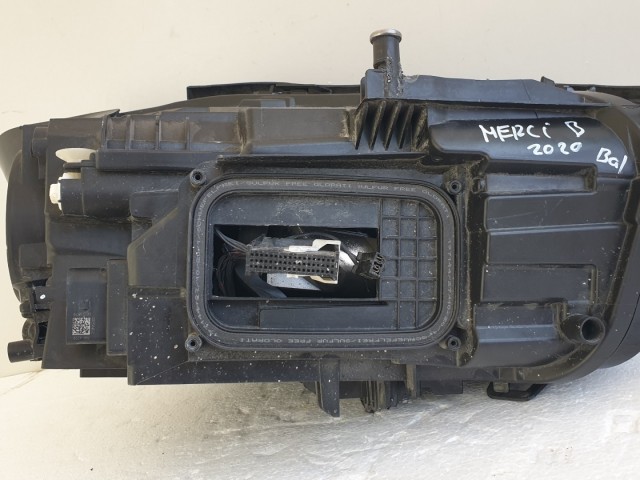 511043 Mercedes B, 2020, Bal Fényszóró, Hiányos, Alkatrésznek. MDE89132A.